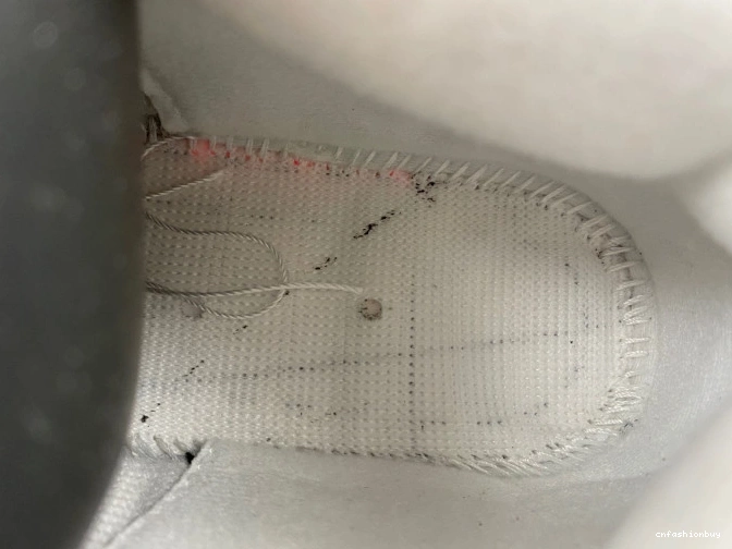 DR5415-102 4 Red Jordan x Sapphire SB 0718
